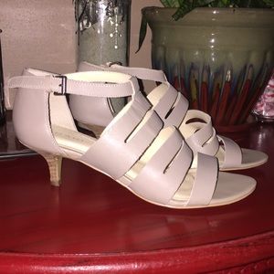 Final Price! Tahari nude heeled sandals in EUC!